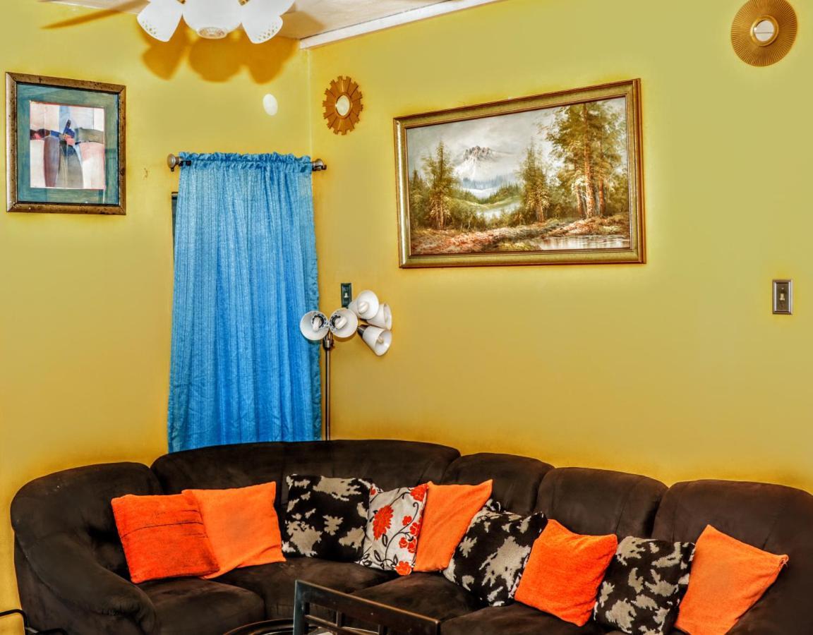 Crystoural Suites Near The Us Embassy - Gated & Secure - 2 Bedrooms, 2 Beds, 4 Guest Kingston Exterior foto