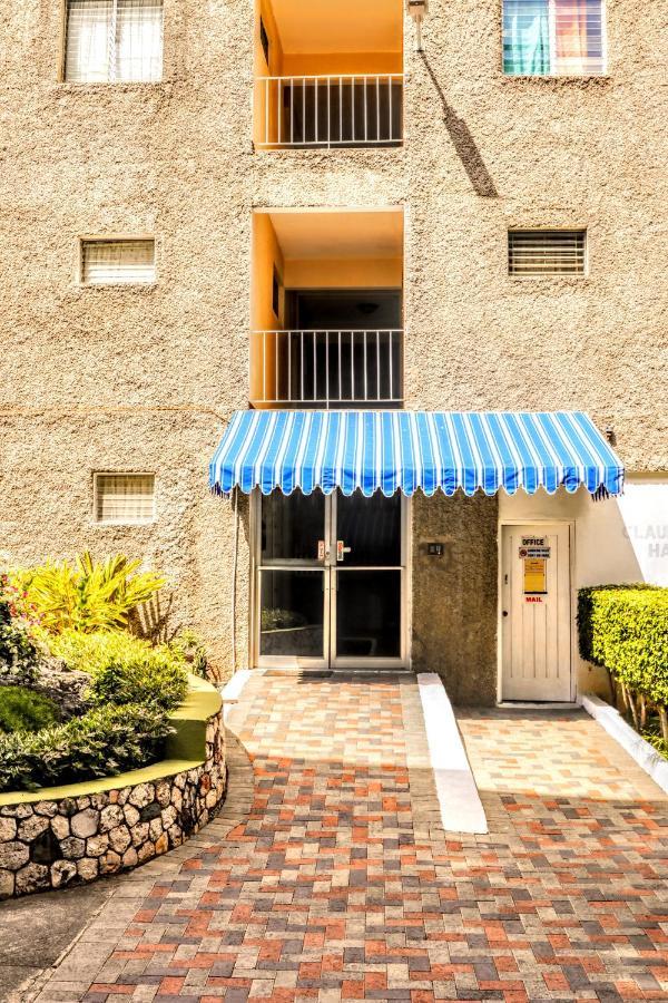 Crystoural Suites Near The Us Embassy - Gated & Secure - 2 Bedrooms, 2 Beds, 4 Guest Kingston Exterior foto