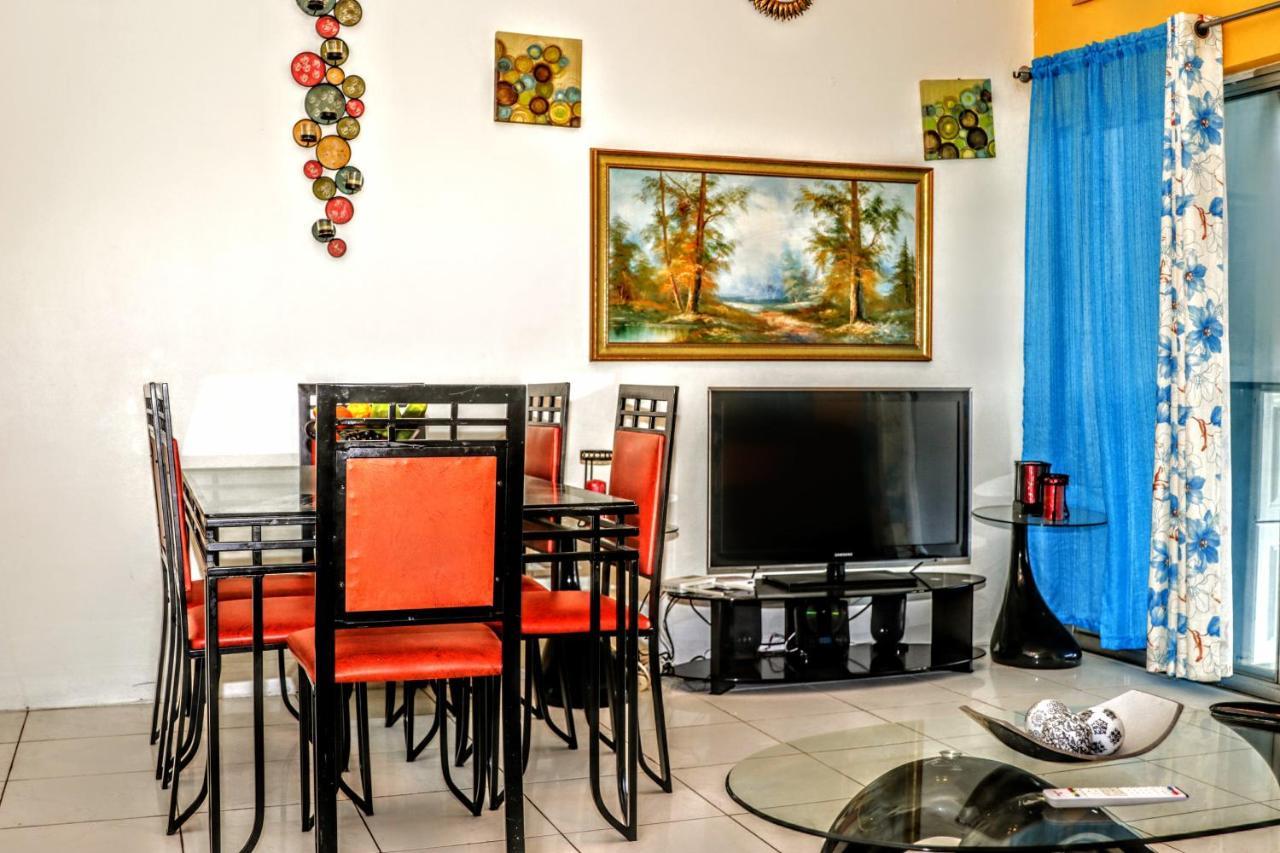 Crystoural Suites Near The Us Embassy - Gated & Secure - 2 Bedrooms, 2 Beds, 4 Guest Kingston Exterior foto